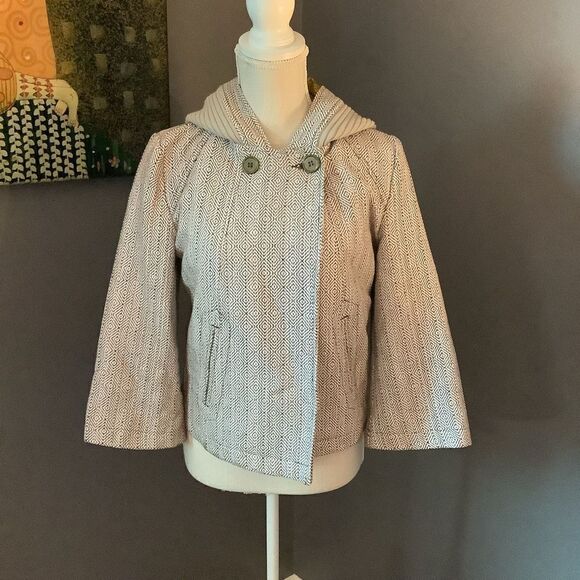 Tulle Cream Colored Hooded Jacket 🤩💐💛💐 - Picture 1 of 5